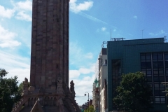 Часовая башня Альберта (Albert Memorial Clock) — это башня с часами, расположенная на Куинс-сквер в Белфасте, Северная Ирландия