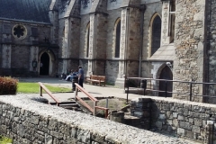 Церковь Крайст-черч в Дублине, главный кафедральный собор Дублина, является кафедрой двух архиепископов Дублина