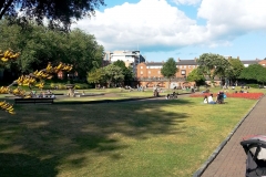 Парк Святого Патрика в Дублине расположен рядом с Собором Святого Патрика