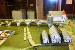 В Музее Карлова моста в Праге представлен макет постройки Карлова моста с окружающими его строениями