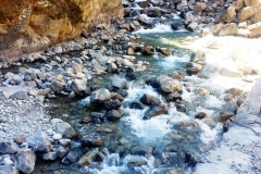 Ущелье Адыр-Су находится в Эльбрусском районе Кабардино-Балкарии в национальном парке «Приэльбрусье»