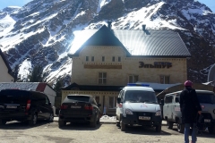 «Эльтур Приэльбрусье» — круглогодичный отель уровня 3* в центре поляны Азау, в Эльбрусском районе Кабардино-Балкарской Республики