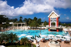 Sandals Royal Bahamian Spa Resort & Offshore Island — пятизвёздочный отель на пляже Кейбл-Бич о-ва Нью-Провиденс