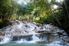 Водопады Даннс-Ривер находятся недалеко от городка Очо-Риос на Ямайке