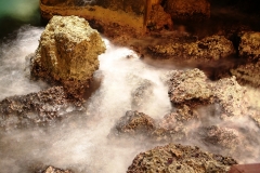 Ямайка богата бокситами и занимает второе место после Бразилии по их запасам в Латинской Америке