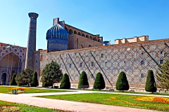 Площадь Регистан в Самарканде — это площадь в центре города, на которой расположен знаменитый архитектурный ансамбль XV–XVII веков