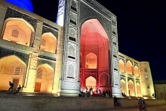 Медресе «Мири Араб» в Бухаре, Узбекистан — мусульманское учебное и религиозно-просветительское заведение XVI века