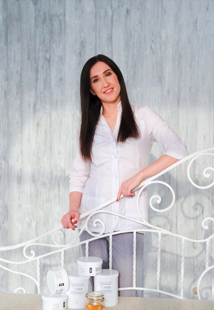 Мы в восторге от поездки, которую вы организовали для нас на Бали. Началось все с шикарных авиалиний. На Qatar Airways перелёт продолжительностью почти сутки оказался абсолютно не напряженным. Очень комфортные кресла, у каждого пассажира наушники и свой монитор для просмотра фильмов и игр 👏🏻, вкусно кормят и разнообразный алкоголь без ограничений 😆👍. Ну а Бали - это конечно сказка 😍, отель мы брали обычный 3* (тут ничего особенного), но мы не из робкого десятка... на Бали можно заходить в любой самый звездный отель и спрашивать «можно ли побыть их гостем?». Секьюрити любезно предлагают выбрать самый удобный шезлонг и заказать еду или напитки, и разрешают пользоваться всеми развлечениями отеля. Цены на еду и напитки кстати, везде одинаковые. Не стоит бояться, что в 5* отеле цены кусаются. Также мы взяли байк и объехали весь остров, останавливаясь у красивых пляжей, водопадов, на рисовых террасах, в парках. Есть тут пара мест для снорклинга. Очень яркий подводный мир прямо у берега. Одевай маску и рассматривай! Вкуснейшие фрукты (манго, маракуйя, мангустины, мини-бананы, рамбутаны...). А вечером - живая музыка на океане. Отдельная тема для кайфа - это балийский массаж 💆♀, но тут не стоит дешевить. На улице заманивают на дешевый массаж трансвеститы 🤦♀, но внутри помещения у них жуткая антисанитария и они вас могут развести на крупные деньги. Лучше заходить в более симпатичные места. В целом, даже в самом крутом СПА-центре, стоимость массажа дешевле, чем в России. Мне больше всего понравилось в AMO SPA, и в Oasis.