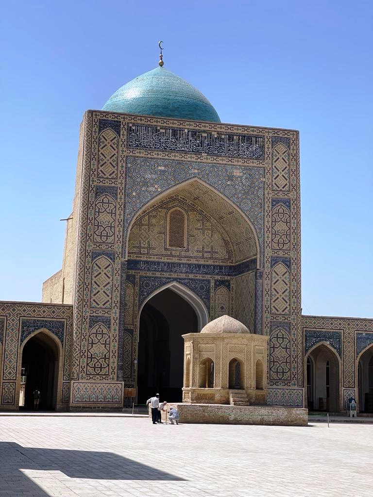 Программа тура: Бухара - Самарканд - Чимган - Ташкент