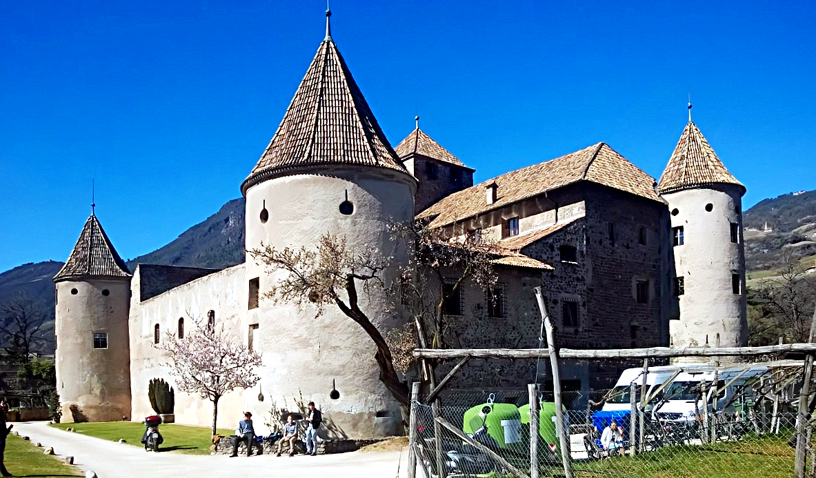 🌍✨ Путешествие в Италию с Art Club! 🇮🇹🏞️ Вдохновляющие горные пейзажи, волшебная атмосфера Валь-ди-Фасса и величественные Доломитовые Альпы ждут вас! ❄️🌄 Благодарим за ваш интерес к нашему турагентству! 🎉 Благодаря партнёрствам с ведущими туроператорами, мы гарантируем надежность и безопасность каждого путешествия. 🚍✈️ Приобретая тур в Art Club, вы можете быть уверены в его качестве. Только лучшие проверенные туры по привлекательным ценам! 📞 Уточните актуальную стоимость туров у наших менеджеров: +7(3412)901-322 📱 +7(995)798-75-74 📧 E-mail: art.klub@mail.ru 🌐 ВКонтакте: art_club_18 📍 Наш офис: Ижевск, ул. 10 Лет Октября, д. 53 (БЦ «Эльгрин»), офис 403, 6 этаж. Не упустите шанс на незабываемое путешествие! 🔥🌍 #Туризм #Италия #ВальДиФасса #ДоломитовыеАльпы #ГорящиеТуры #ТурыИзИжевска #ТуризмИжевск #Путешествия #ТурыВЕвропу #ТуристическаяКомпания #ArtClub #ТурфирмаИжевск #ПутевкиИжевск #ПутешествияИзИжевска #ГорящиеТурыИжевск #ПутевкиПоРоссии #ТурыПоИталии #ТурыИталия #ПутешествуйСнами #ТурыИзИжевска
